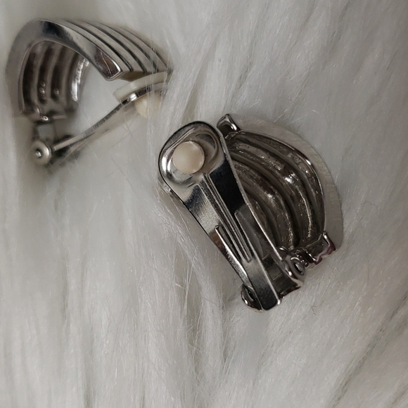 Silver color clip on earrings - Picture 3 of 4